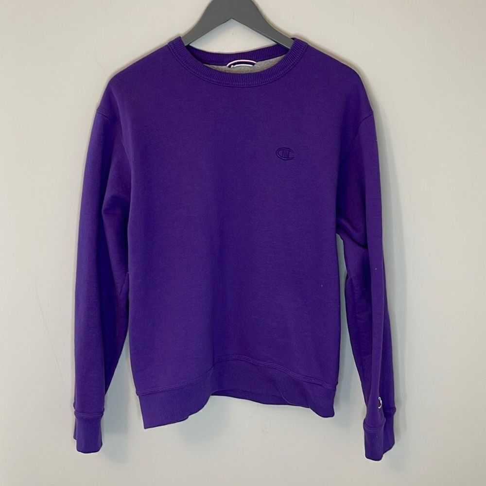 Champion Pullover Sweatshirt.‎ Size Medium. Purple Unisex